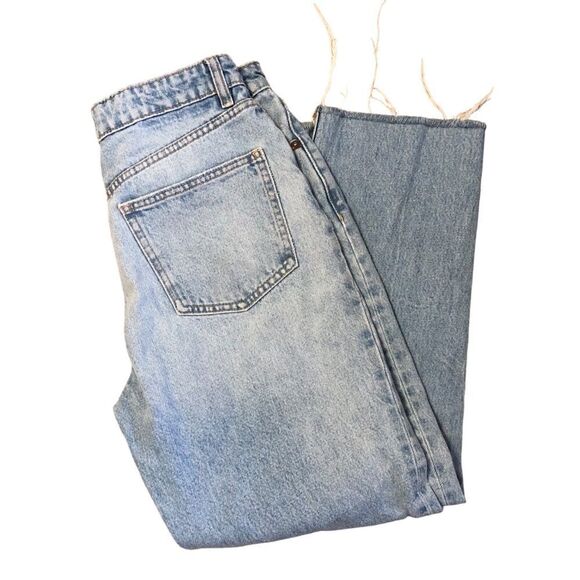 Zara Denim - Zara jeans women’s size 6 light wash cropped raw hem button fly